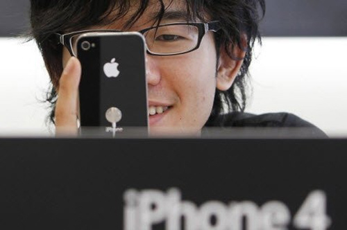 iPhone 4 sẽ là smartphone giá rẻ của Apple? - 1