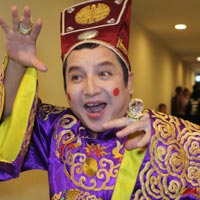 Ngôi sao điện ảnh - Táo Giao thông khoe "nhẫn kim cương"