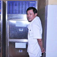 Tin tức trong ngày - “Chuyên gia trang điểm” cho xác chết