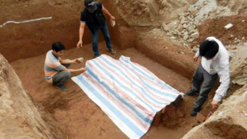 HN: Phát hiện mộ cổ tại nút giao Đào Tấn-Bưởi - 1