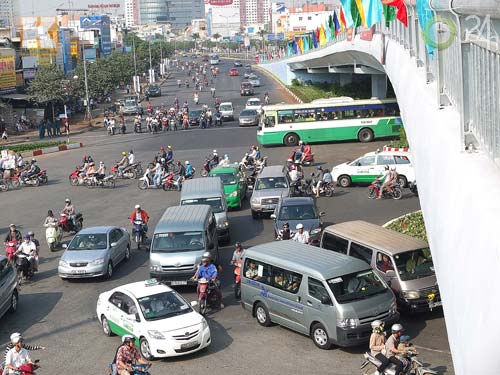 TP HCM: Thông xe 2 cầu vượt thép đầu tiên - 6