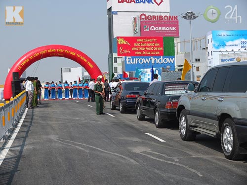 TP HCM: Thông xe 2 cầu vượt thép đầu tiên - 3