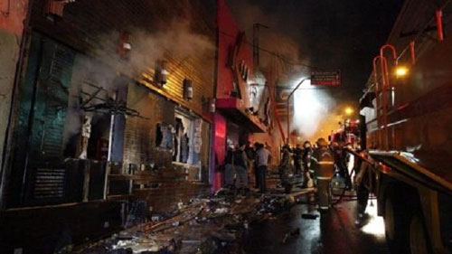 Brazil: Pháo hoa phun cháy hộp đêm, 180 người chết - 1