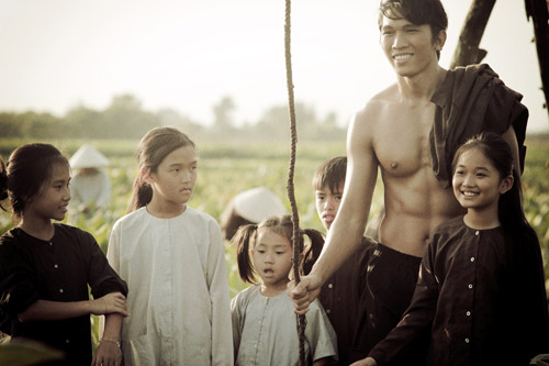 Ngọc Tình lực lưỡng với vai lực điền - 13