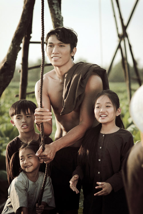 Ngọc Tình lực lưỡng với vai lực điền - 15