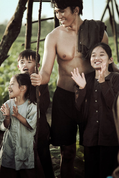 Ngọc Tình lực lưỡng với vai lực điền - 17