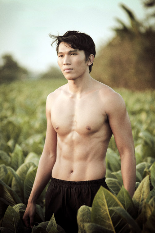 Ngọc Tình lực lưỡng với vai lực điền - 16