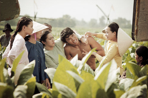 Ngọc Tình lực lưỡng với vai lực điền - 2