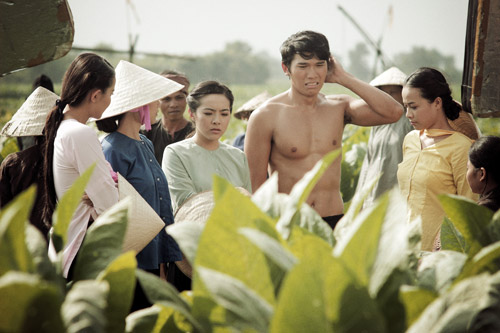 Ngọc Tình lực lưỡng với vai lực điền - 3