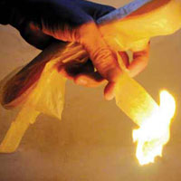 Thị trường - Tiêu dùng - Kinh hãi vỏ lạp xưởng làm bằng ni lông