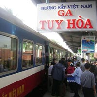 Tin tức trong ngày - "Quên" dừng, tàu hỏa lao qua đường ngang