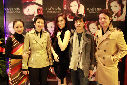 Chị em Thúy Vinh gây chú ý - 4