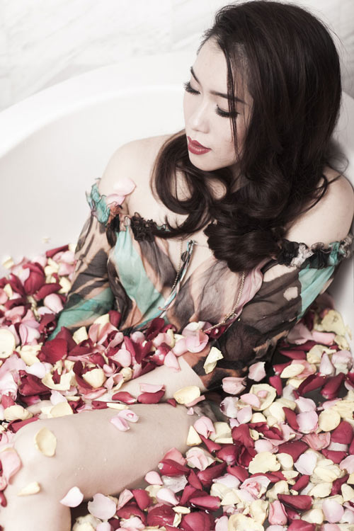 Chị em Thúy Vinh gây chú ý - 13