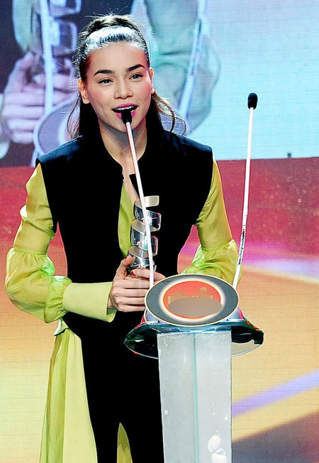 Mỹ Tâm, Hà Hồ “văng” khỏi HTV Award - 1