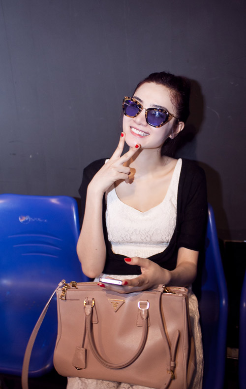 Ngọc Oanh "đụng" đồ hiệu với Hà Tăng - 2