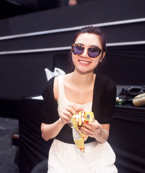 Ngọc Oanh "đụng" đồ hiệu với Hà Tăng - 10