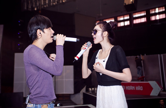 Ngọc Oanh "đụng" đồ hiệu với Hà Tăng - 6