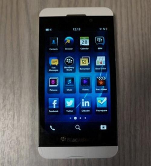 BlackBerry Z10 đọ dáng cùng iPhone 5 - 7