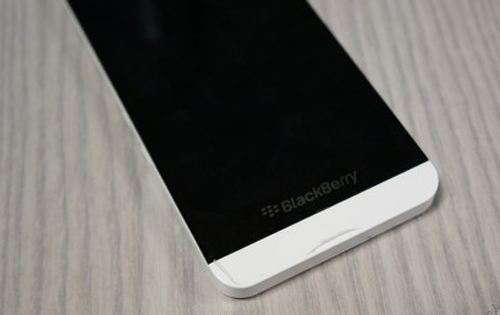 BlackBerry Z10 đọ dáng cùng iPhone 5 - 8