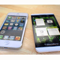 Dế sắp ra lò - BlackBerry Z10 đọ dáng cùng iPhone 5