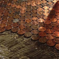 Phi thường - kỳ quặc - Dùng tiền lát sàn phòng ngủ