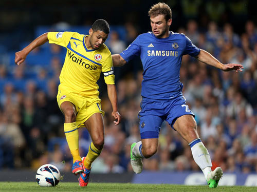 Reading - Chelsea: Cạm bẫy Madejski - 1