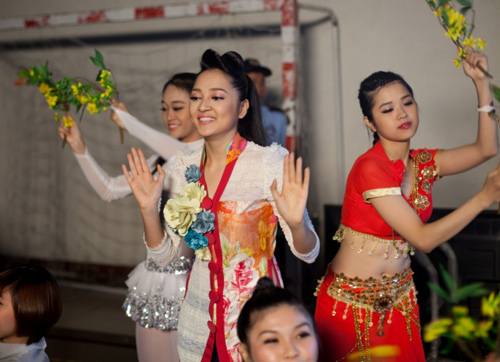 Chàng Tây Kyo York lột xác thành dị nữ - 17