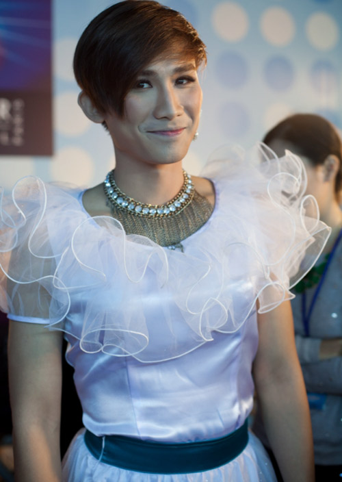 Chàng Tây Kyo York lột xác thành dị nữ - 3