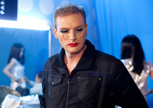 Chàng Tây Kyo York lột xác thành dị nữ - 1