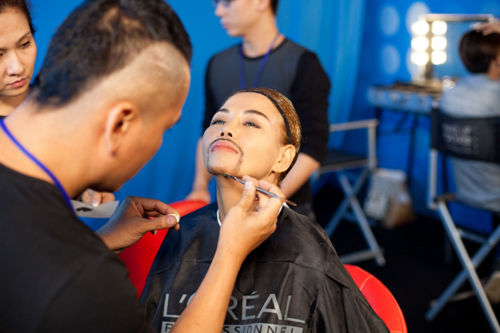 Chàng Tây Kyo York lột xác thành dị nữ - 6