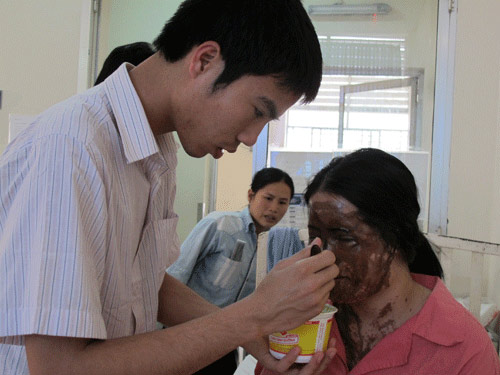 Vợ chồng bị tạt axit mâu thuẫn với ai? - 3