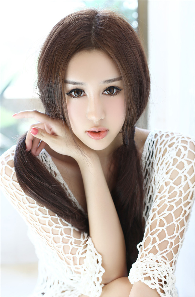Khuôn mặt với đường nét như búp bê của Tạ Giai Nặc