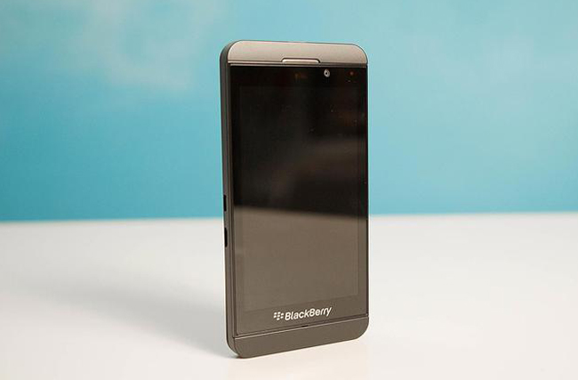 Cận cảnh smartphone Blackberry Z10 - 13