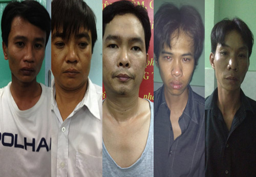 Băng nhóm chen lấn, móc túi trên xe khách - 2