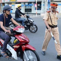 Tin tức trong ngày - Bị dừng xe, chủ phương tiện phải làm gì?