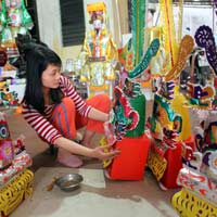 Tin tức trong ngày - Làng vàng mã tất bật ngày "tiễn ông Táo"