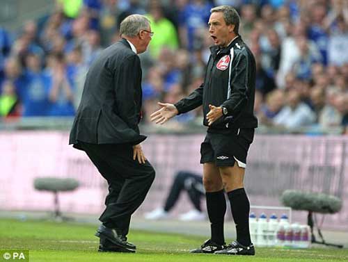 Sir Alex: “Ông vua” vạ miệng - 2