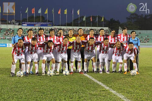 Hào hứng trận Huỳnh Đức so tài Kiatisak - 2