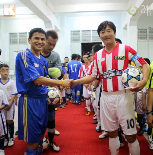 Hào hứng trận Huỳnh Đức so tài Kiatisak - 4