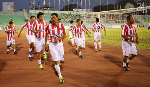 Hào hứng trận Huỳnh Đức so tài Kiatisak - 7