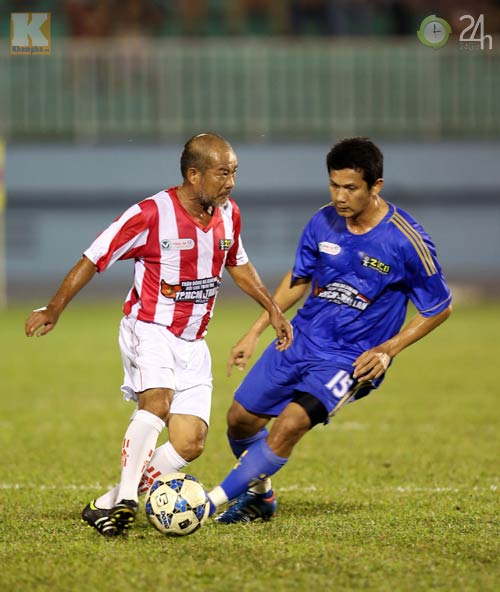 Hào hứng trận Huỳnh Đức so tài Kiatisak - 9