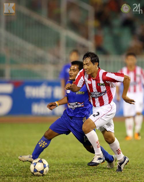 Hào hứng trận Huỳnh Đức so tài Kiatisak - 12