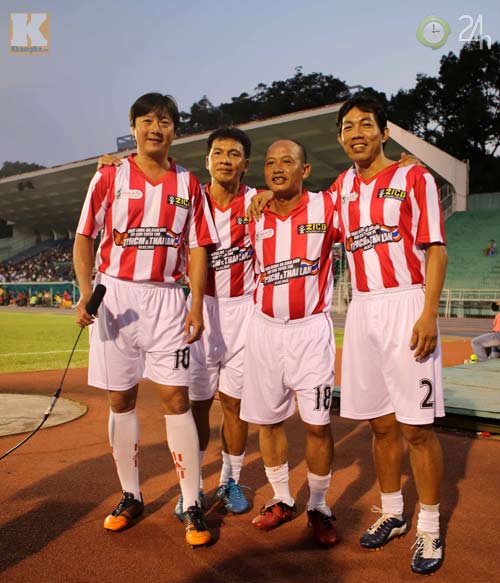 Hào hứng trận Huỳnh Đức so tài Kiatisak - 8