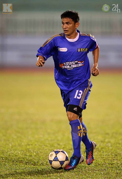 Hào hứng trận Huỳnh Đức so tài Kiatisak - 10