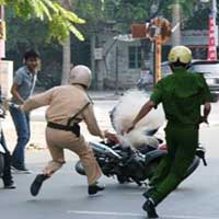 Tin tức trong ngày - Có nên "bắn bùi nhùi" tại Hà Nội