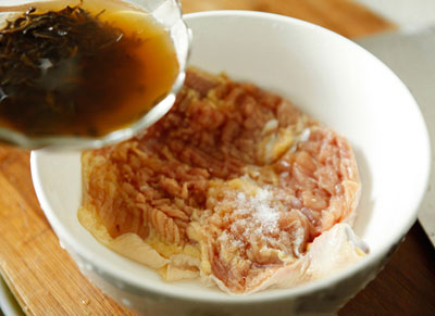 Gà quay vàng ươm thơm đượm hương trà - 4