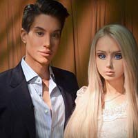 Tin tức trong ngày - Hai người giống hệt búp bê chê nhau giả tạo