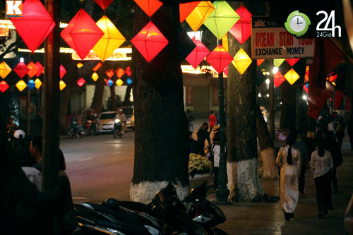 Hà Nội rực rỡ đèn hoa chào xuân Quý Tỵ - 10