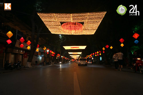 Hà Nội rực rỡ đèn hoa chào xuân Quý Tỵ - 11