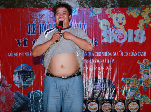 Trò cưng Mr Đàm tích cực đi từ thiện - 8